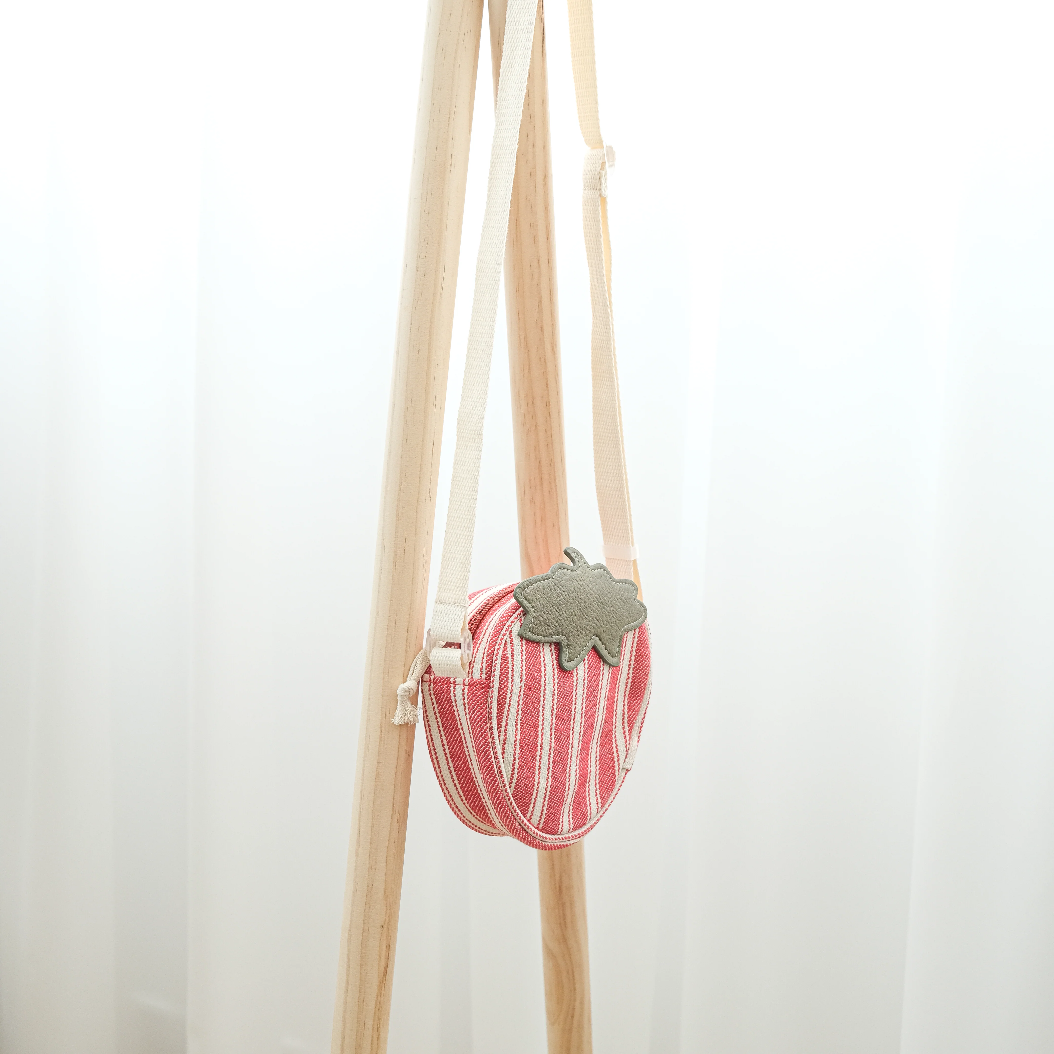 BERRY CUTE sling bag - Image 3