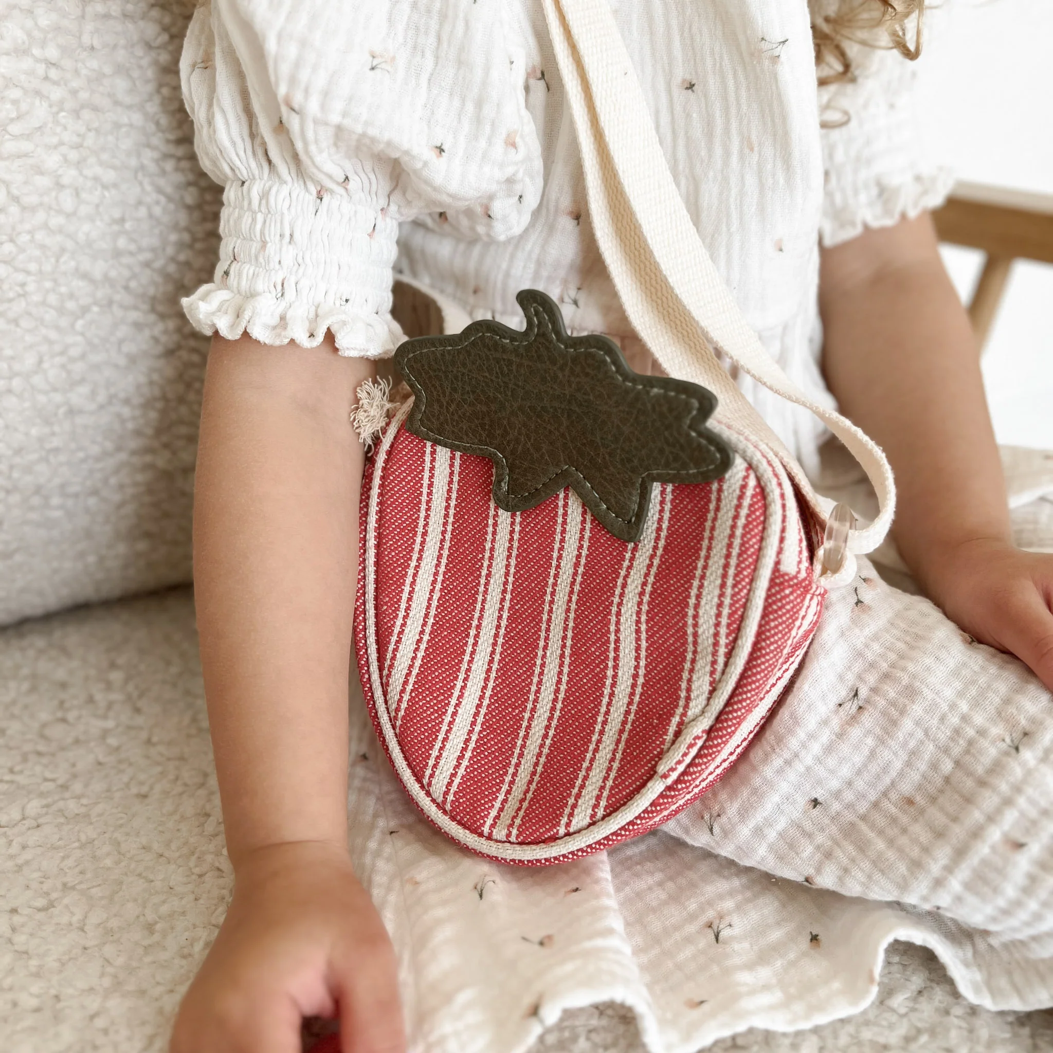 BERRY CUTE sling bag - Image 6
