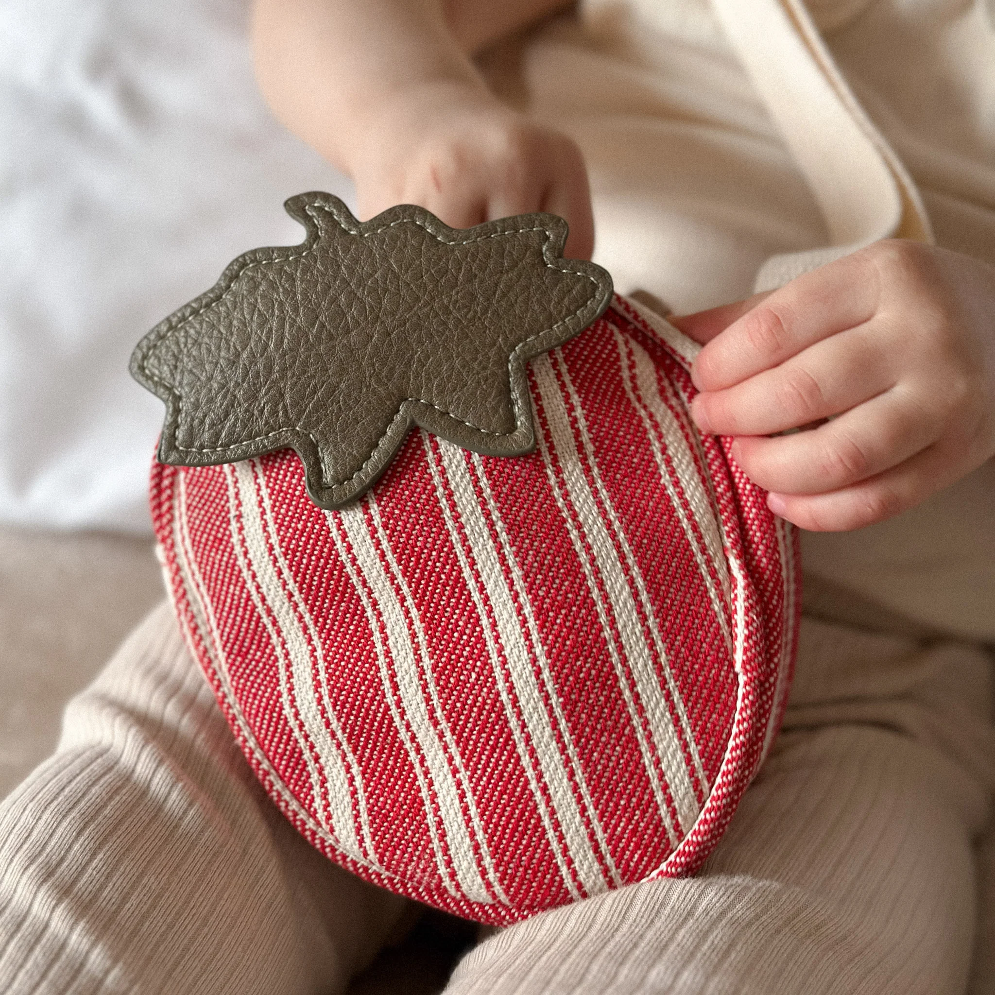 BERRY CUTE sling bag - Image 8
