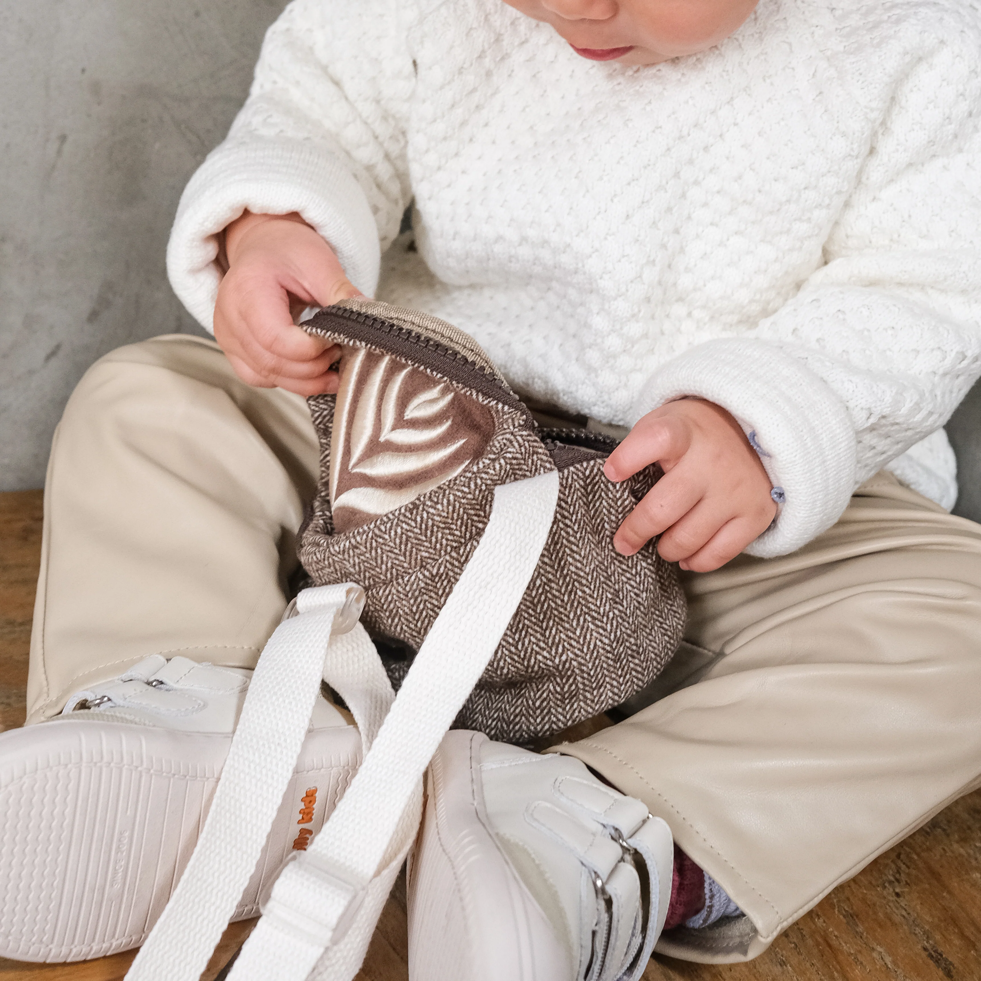 CAFE HOPPER sling bag - Image 8