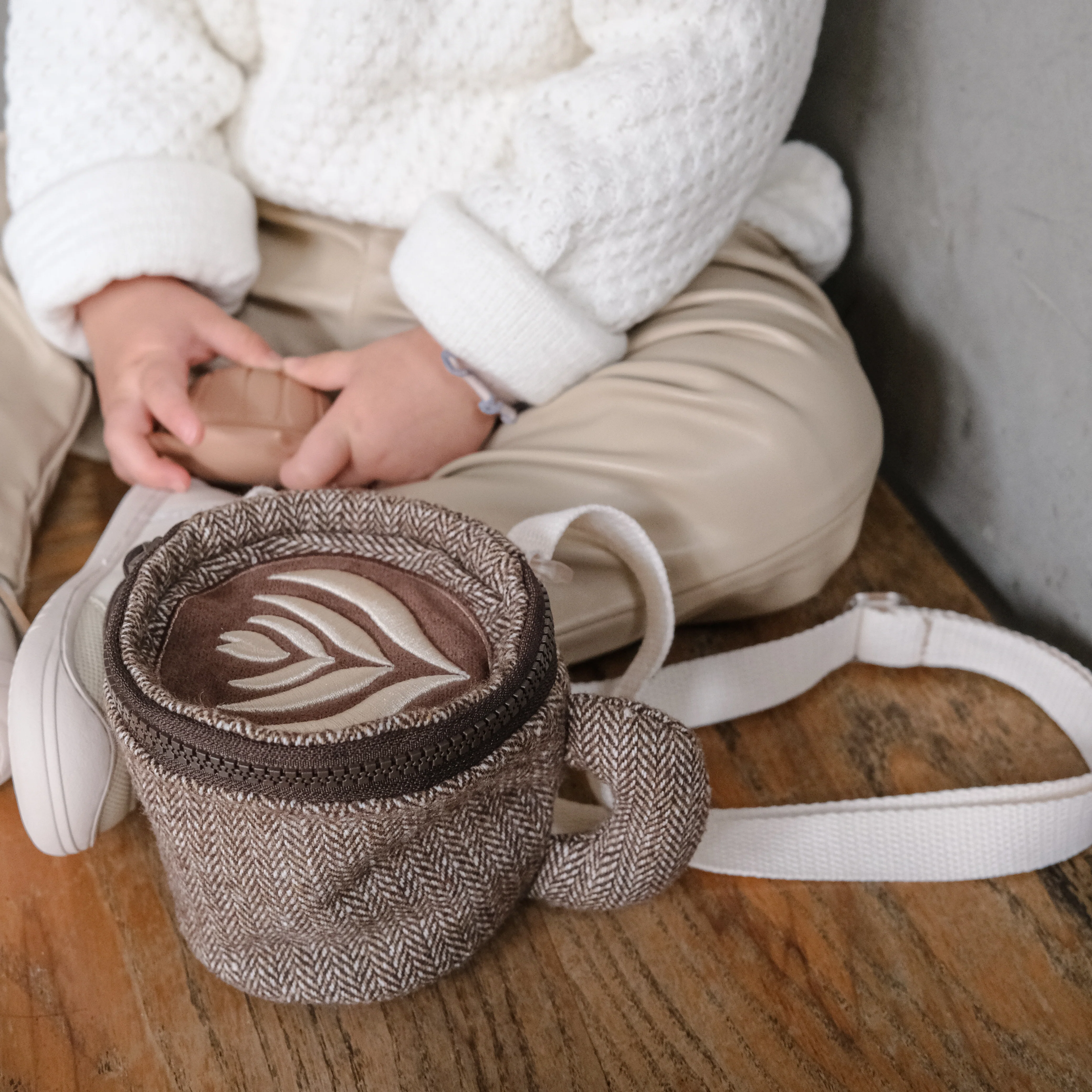 CAFE HOPPER sling bag - Image 9