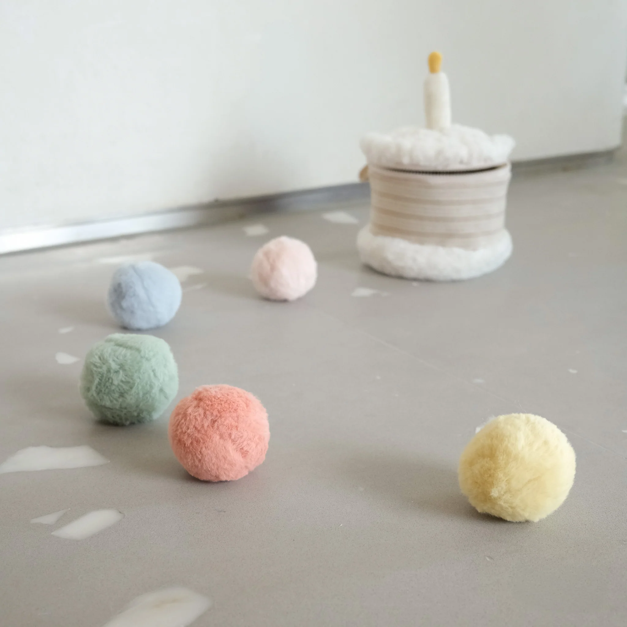 CAKE & TOSS CELEBRATION BIN - Image 6
