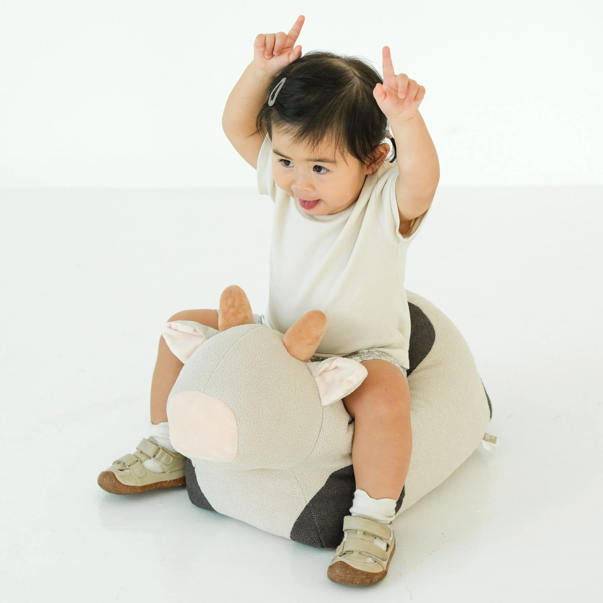 MOO MOO COW POUF - Image 3