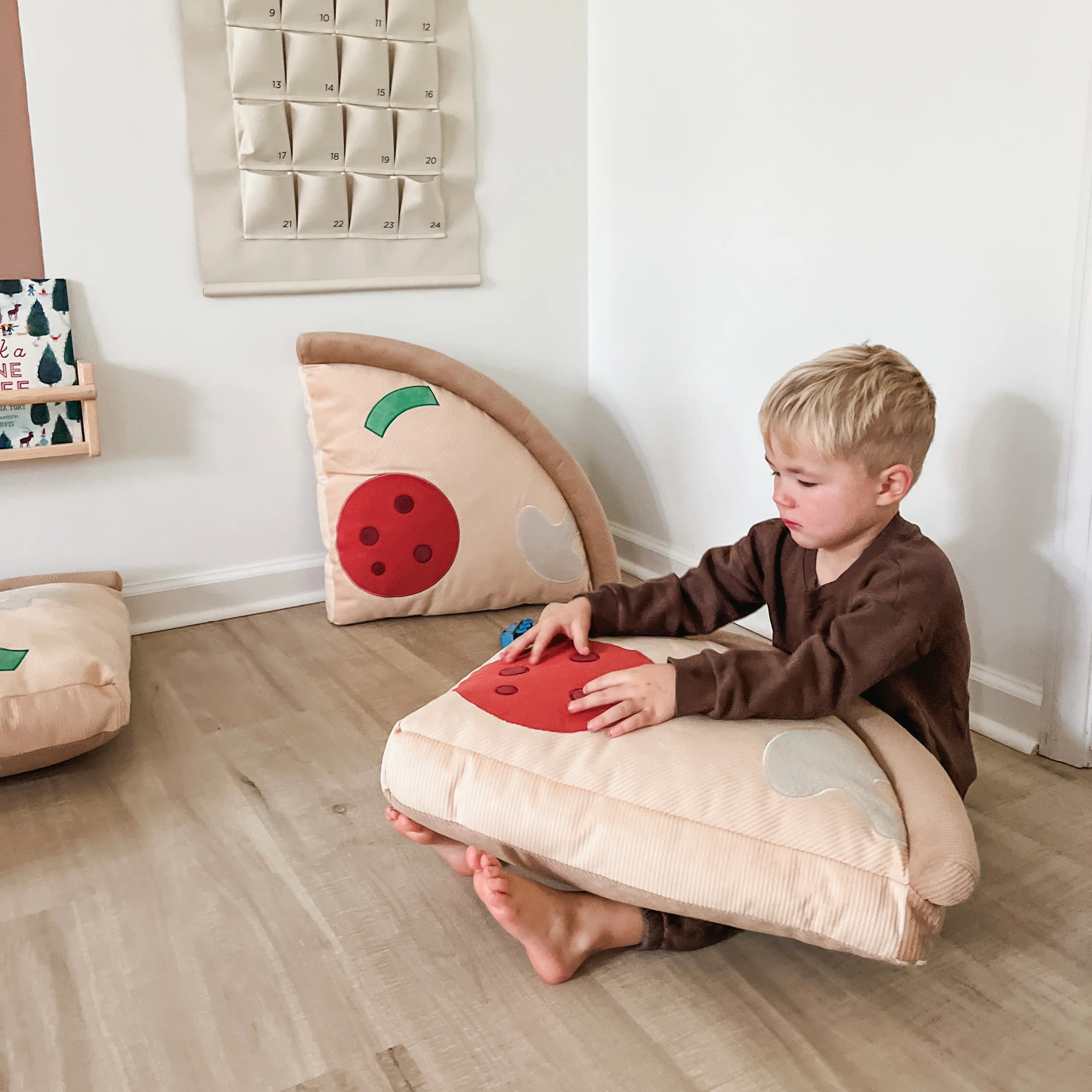 PIZZA FLOOR CUSHIONS - Image 10