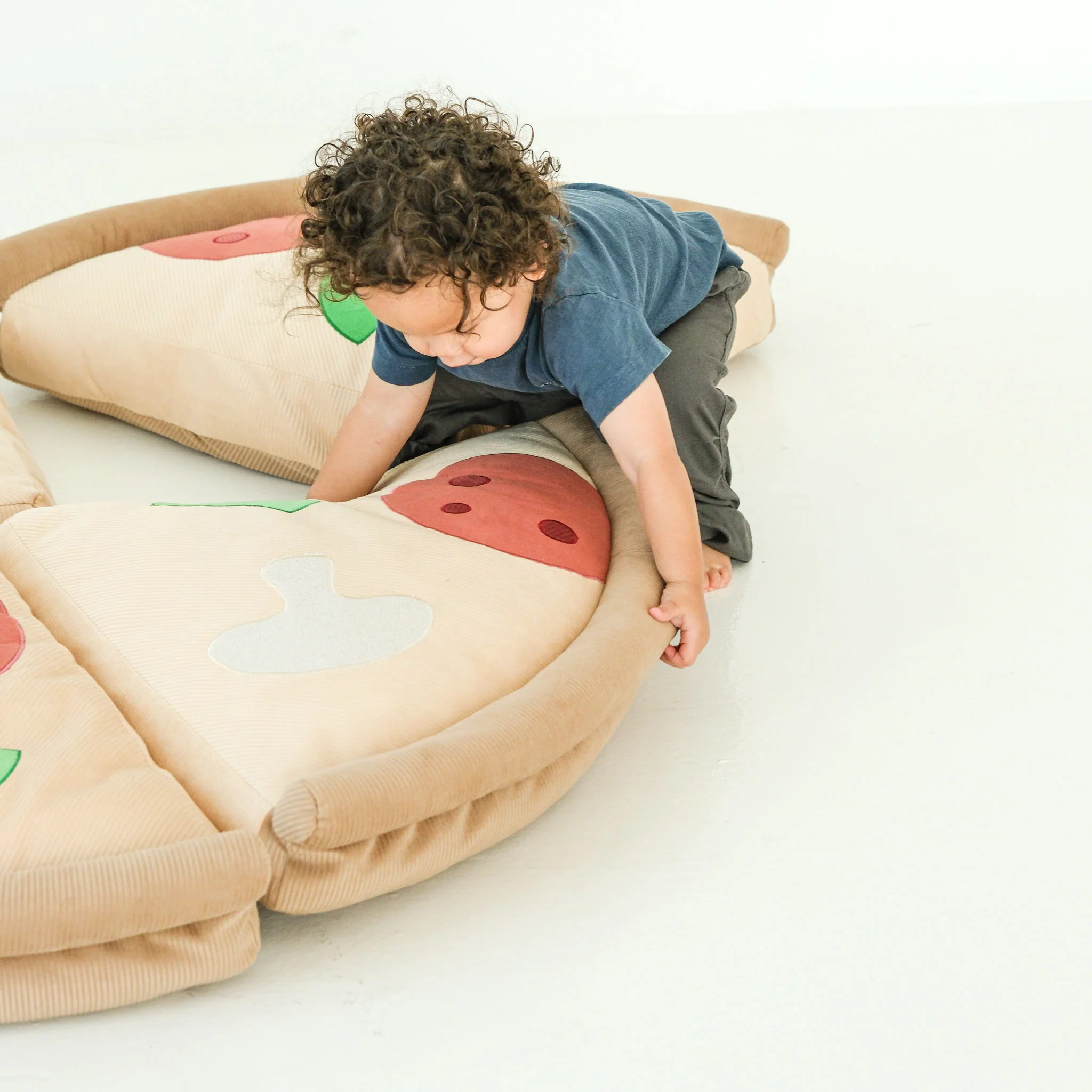 PIZZA FLOOR CUSHIONS - Image 9