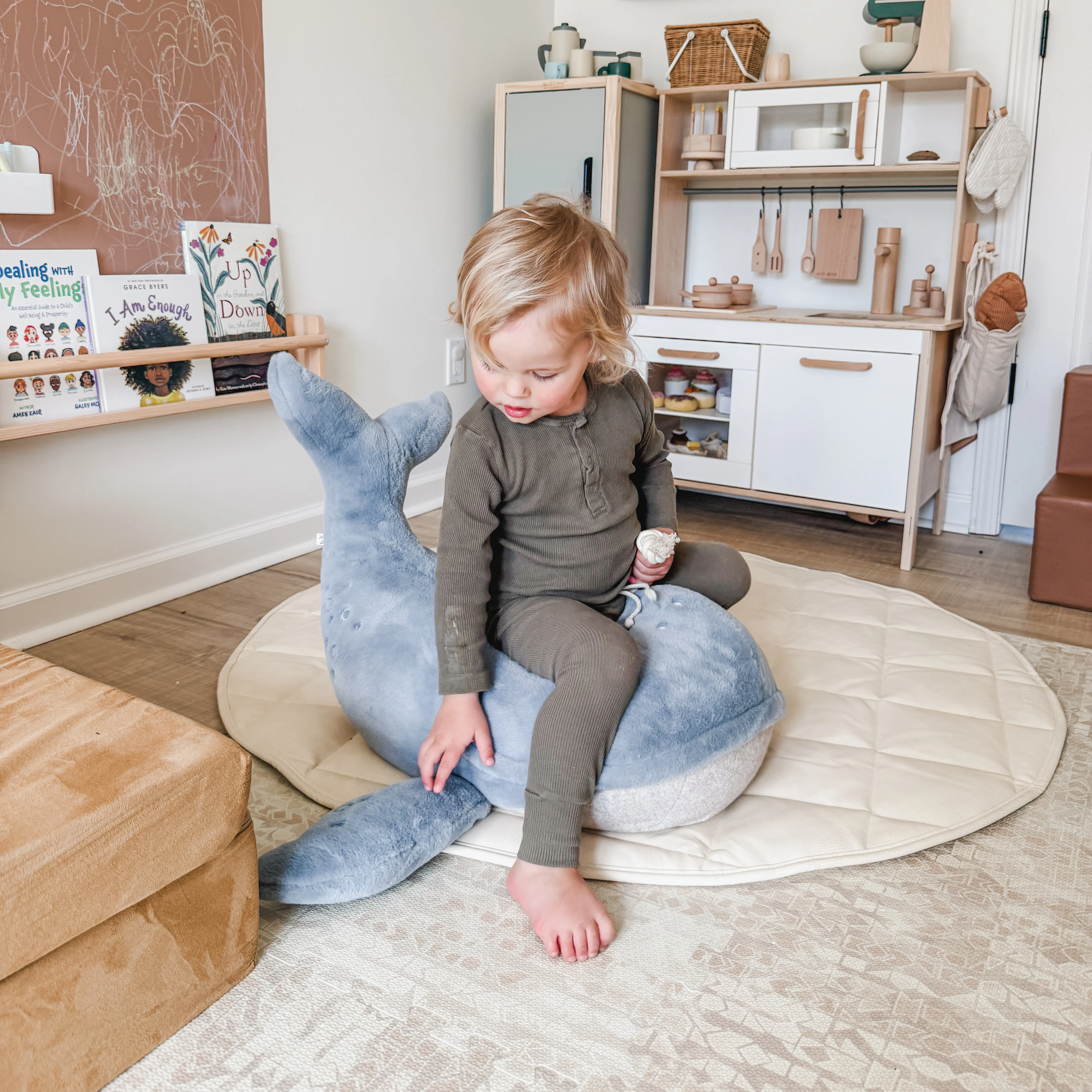 WHALE POUF - Image 14
